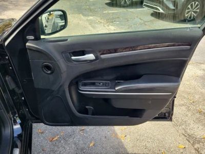 2019 Chrysler 300 — photo 33 view