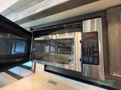 2022 Tiffin Motorhomes Phaeton — photo 16 view