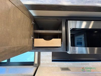 2022 Tiffin Motorhomes Phaeton — photo 14 view