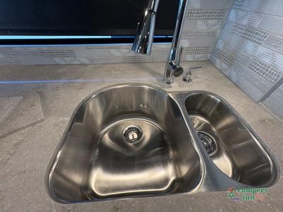 2022 Tiffin Motorhomes Phaeton — photo 18 view