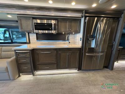 2022 Tiffin Motorhomes Phaeton — photo 13 view