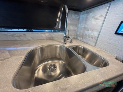 2022 Tiffin Motorhomes Phaeton — photo 19 view