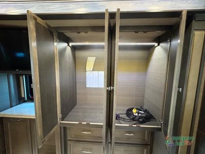 2022 Tiffin Motorhomes Phaeton — photo 43 view