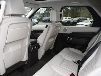2017 Land Rover Discovery - Photo 17