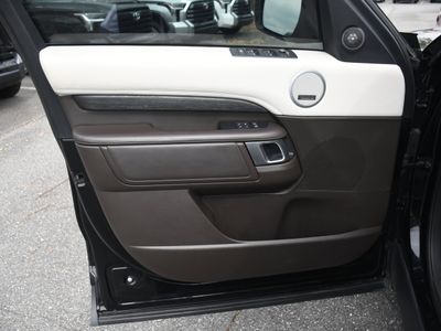 2017 Land Rover Discovery - Photo 10