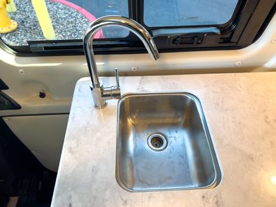 2024 Thor Motor Coach SANCTUARY - Photo 13