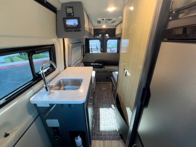 2024 Thor Motor Coach SANCTUARY - Photo 6