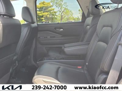 2023 Nissan Pathfinder — photo 11 view