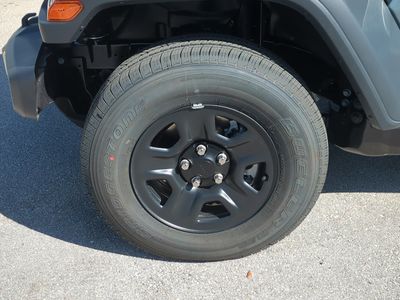 2026 Jeep Gladiator — photo 11 view
