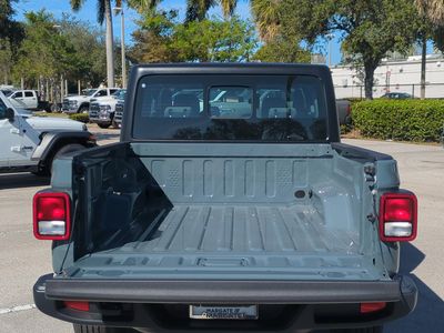 2026 Jeep Gladiator — photo 15 view