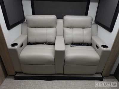 2026 Grand Design Lineage Series M - Photo 14