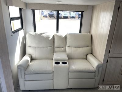 2025 Prime Time RV Avenger — photo 9 view