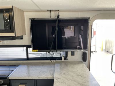 2025 Prime Time RV Avenger — photo 10 view