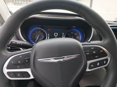 2024 Chrysler Pacifica — photo 12 view