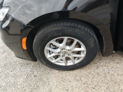 2024 Chrysler Pacifica — photo 10 view