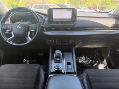 2024 Mitsubishi Outlander — photo 14 view