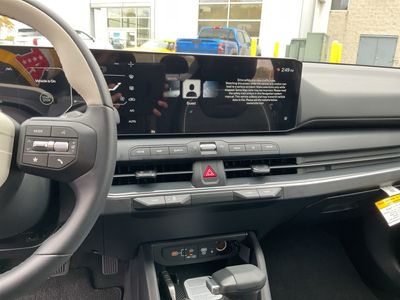 2025 Kia K4 — photo 8 view