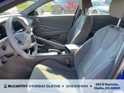 2025 Hyundai Elantra - Photo 4