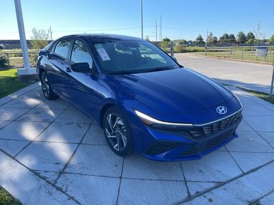 2025 Hyundai Elantra - Photo 2