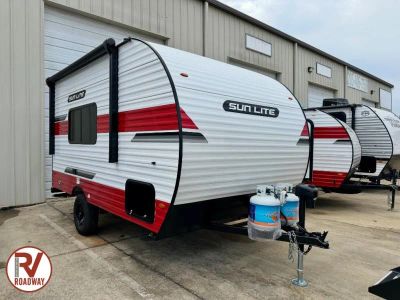 2027 Sunset Park RV Sun Lite — front three-quarter view