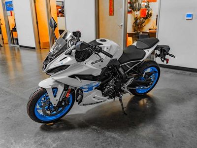 2026 Suzuki GSX-8R - Photo 2