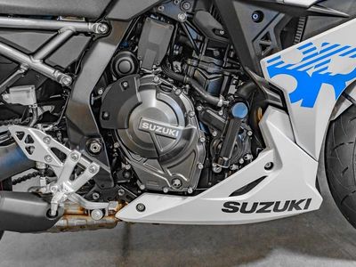 2026 Suzuki GSX-8R - Photo 11