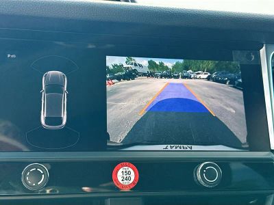2025 Porsche Macan — photo 33 view