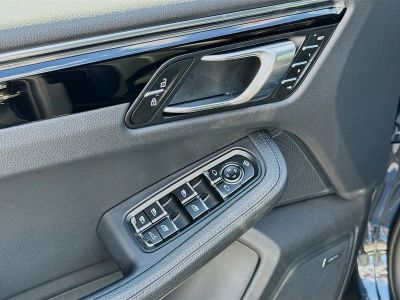 2025 Porsche Macan — photo 23 view