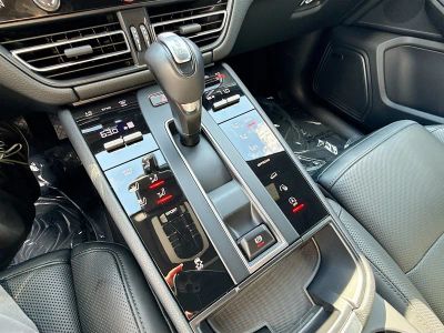 2025 Porsche Macan — photo 34 view
