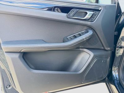 2025 Porsche Macan — photo 22 view