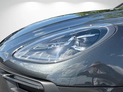 2025 Porsche Macan — photo 9 view