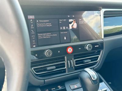 2025 Porsche Macan — photo 28 view