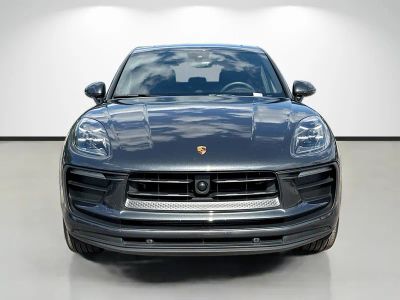 2025 Porsche Macan — photo 8 view