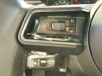 2025 Porsche Macan — photo 37 view
