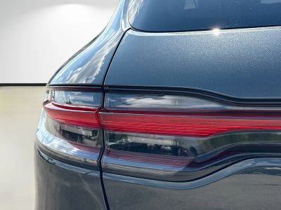2025 Porsche Macan — photo 10 view