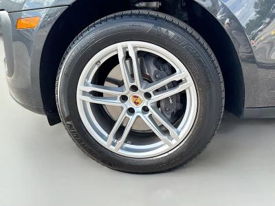 2025 Porsche Macan — photo 42 view