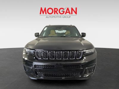 2025 Jeep Grand Cherokee — side profile view