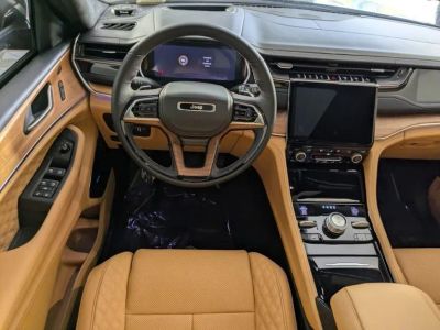 2025 Jeep Grand Cherokee — photo 8 view