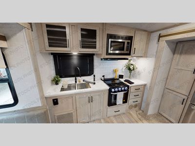 2022 Forest River Rockwood Signature Ultra Lite - Photo 3