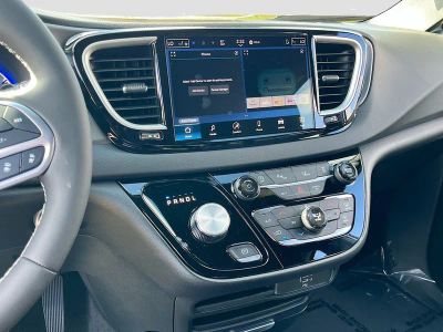 2026 Chrysler Voyager — photo 14 view