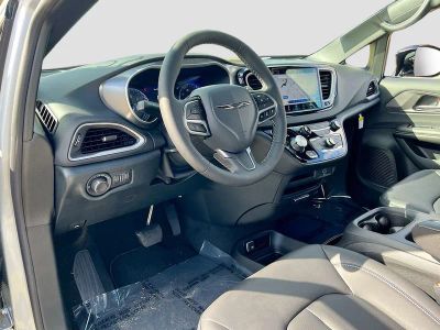 2026 Chrysler Voyager — photo 9 view