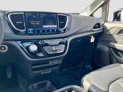 2026 Chrysler Voyager — photo 22 view