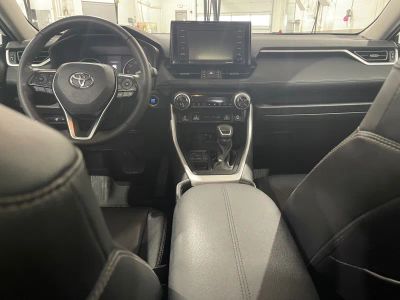 2021 Toyota RAV4 — photo 12 view