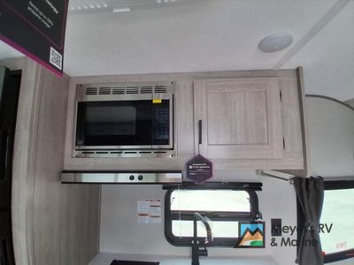 2026 Coachmen RV Catalina Summit Series 7 - Photo 10