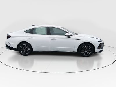 2025 Hyundai Sonata — photo 8 view