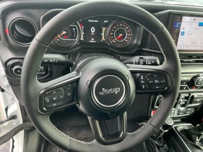 2025 Jeep Wrangler — photo 26 view