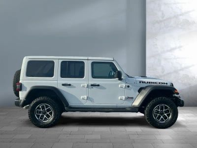 2025 Jeep Wrangler — photo 13 view