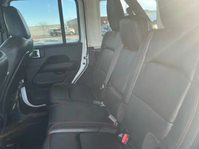 2025 Jeep Wrangler — photo 32 view