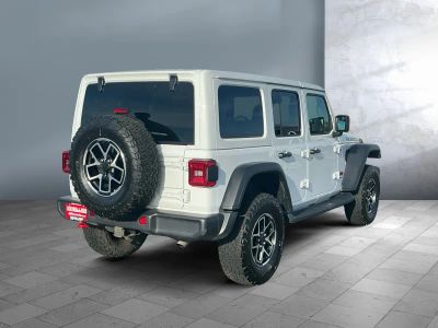 2025 Jeep Wrangler — photo 12 view