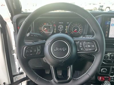 2025 Jeep Wrangler — photo 25 view